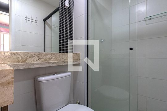 Banheiro Social de apartamento para alugar com 2 quartos, 33m² em Parque Fongaro, São Paulo
