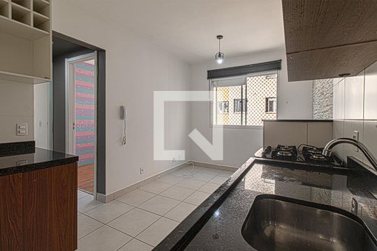 Sala/Cozinha de apartamento para alugar com 2 quartos, 33m² em Parque Fongaro, São Paulo