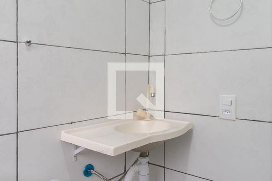 Banheiro de apartamento à venda com 1 quarto, 48m² em Praia de Belas, Porto Alegre