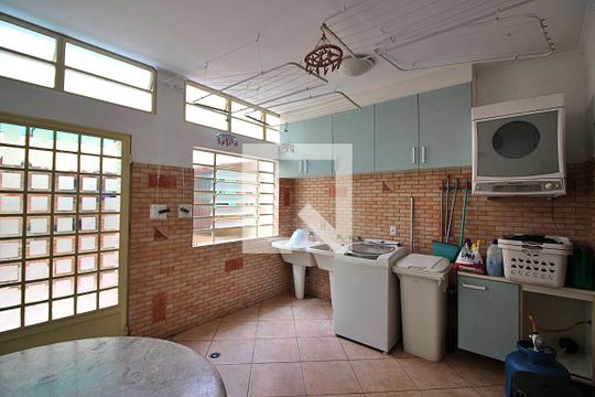 Área de Serviço de casa à venda com 4 quartos, 297m² em Anchieta, São Bernardo do Campo