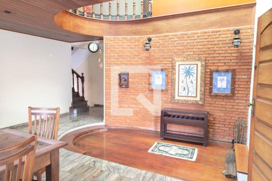 Sala de casa à venda com 3 quartos, 246m² em Vila Galvão, Guarulhos