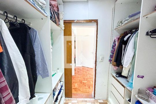 Closet da suíte 1 de casa à venda com 2 quartos, 150m² em Vila Califórnia(zona Sul), São Paulo