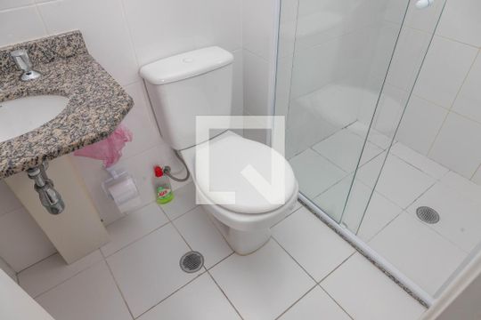 Banheiro da suíte de apartamento à venda com 3 quartos, 61m² em Piraporinha, Diadema