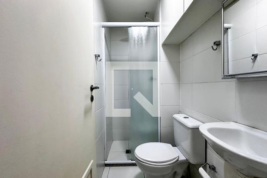 Banheiro de Serviço de apartamento para alugar com 2 quartos, 138m² em Jardim Caravelas, São Paulo