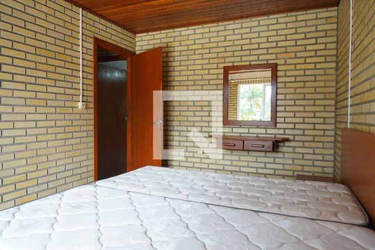Quarto 2 de casa de condomínio para alugar com 2 quartos, 80m² em Barra da Lagoa, Florianópolis