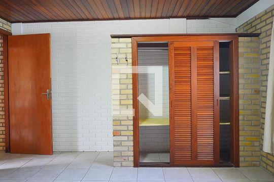 Quarto 1 de casa de condomínio para alugar com 2 quartos, 80m² em Barra da Lagoa, Florianópolis
