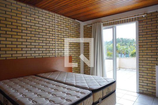 Quarto 2 de casa de condomínio para alugar com 2 quartos, 80m² em Barra da Lagoa, Florianópolis