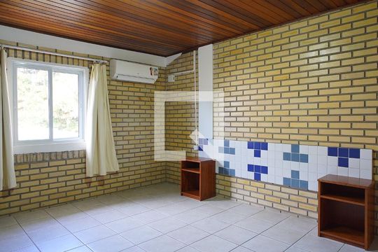 Quarto 1 de casa de condomínio para alugar com 2 quartos, 80m² em Barra da Lagoa, Florianópolis