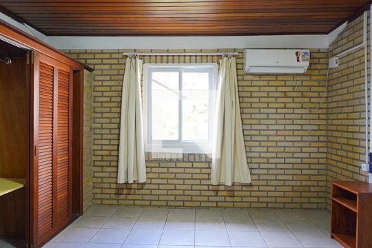 Quarto 1 de casa de condomínio para alugar com 2 quartos, 80m² em Barra da Lagoa, Florianópolis