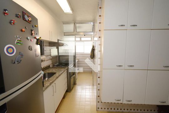 Cozinha de apartamento à venda com 3 quartos, 118m² em Vila São Paulo, São Paulo