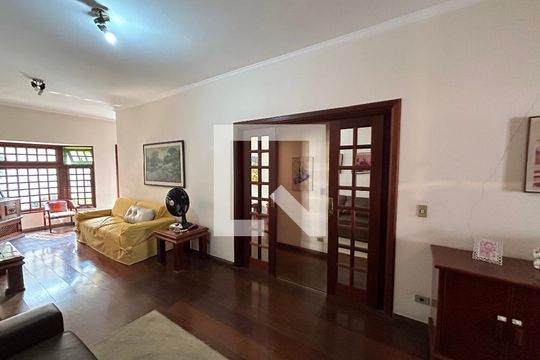Casa à venda com 3 quartos, 250m² em Vila Romana, São Paulo