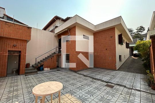 Quintal de casa à venda com 3 quartos, 250m² em Vila Romana, São Paulo