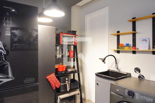 Sala de kitnet/studio para alugar com 1 quarto, 35m² em Centro, Florianópolis