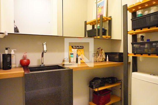 Banheiro de kitnet/studio para alugar com 1 quarto, 35m² em Centro, Florianópolis