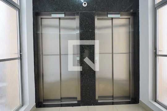Elevador de kitnet/studio para alugar com 1 quarto, 35m² em Centro, Florianópolis
