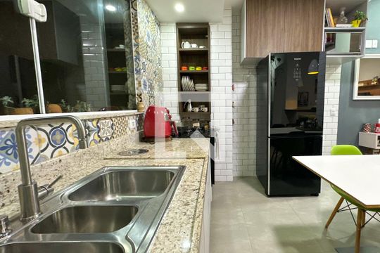 Cozinha de apartamento à venda com 1 quarto, 45m² em Copacabana, Rio de Janeiro