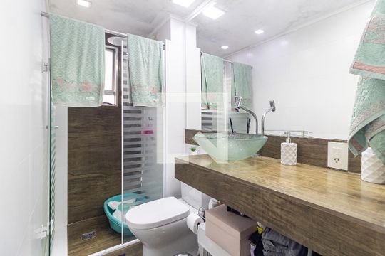 Banheiro de apartamento à venda com 2 quartos, 63m² em Jardim Santa Emília, São Paulo