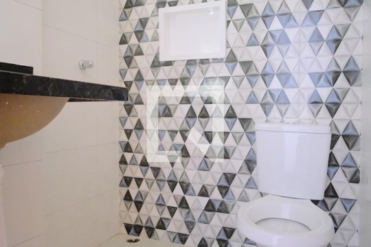 Banheiro de apartamento para alugar com 2 quartos, 40m² em Vila Carrão, São Paulo