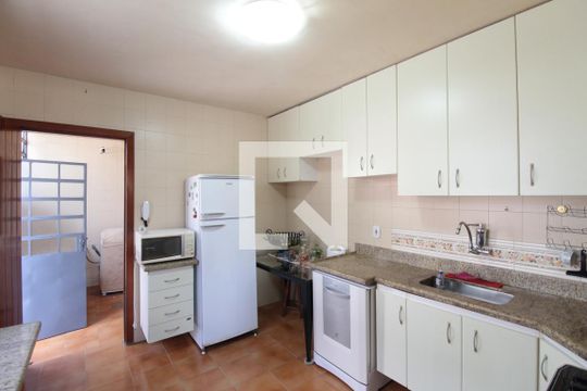 Cozinha de casa à venda com 5 quartos, 1000m² em Santa Amelia, Belo Horizonte
