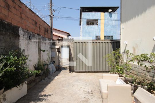 Garagem de casa à venda com 3 quartos, 200m² em Serrano, Belo Horizonte