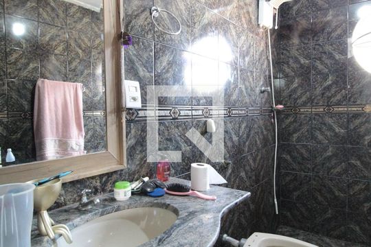 Banheiro da Suite de casa à venda com 3 quartos, 200m² em Serrano, Belo Horizonte
