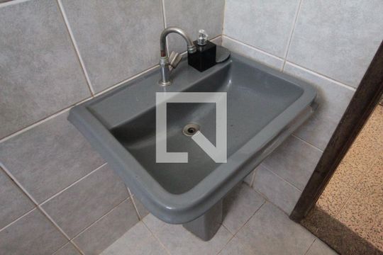 Banheiro Social 2 de casa à venda com 3 quartos, 200m² em Serrano, Belo Horizonte