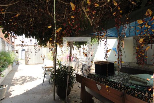 Garagem de casa à venda com 3 quartos, 200m² em Serrano, Belo Horizonte