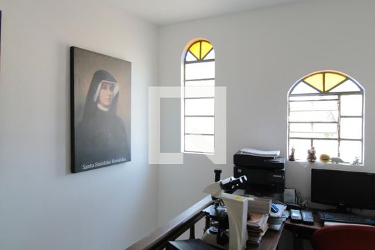 Hall dos Quartos de casa à venda com 3 quartos, 200m² em Serrano, Belo Horizonte