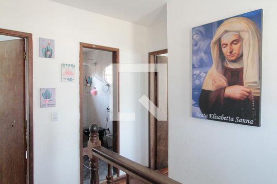 Hall dos Quartos de casa à venda com 3 quartos, 200m² em Serrano, Belo Horizonte