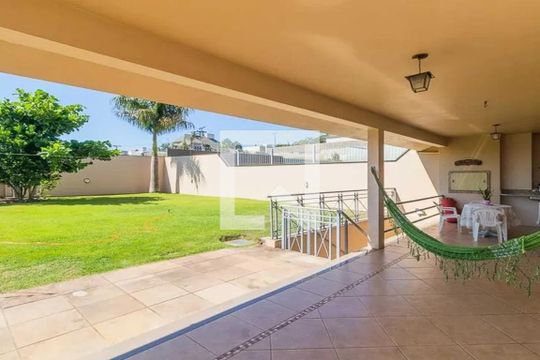 Área externa  de casa à venda com 3 quartos, 341m² em Cristo Rei, São Leopoldo