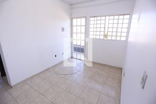 Sala de casa para alugar com 1 quarto, 60m² em Conjunto 1, Brasília