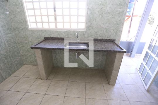 Cozinha de casa para alugar com 1 quarto, 60m² em Conjunto 1, Brasília