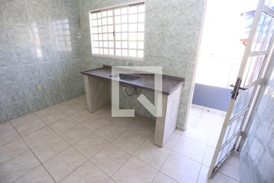 Cozinha de casa para alugar com 1 quarto, 60m² em Conjunto 1, Brasília