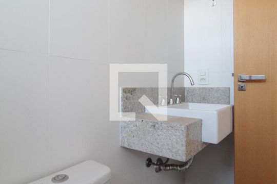 Banheiro da Suite de apartamento à venda com 3 quartos, 80m² em Serrano, Belo Horizonte