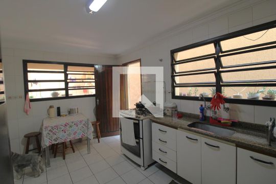 Cozinha de apartamento para alugar com 4 quartos, 300m² em Vila do Castelo, São Paulo