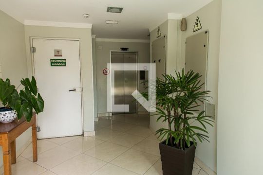 Hall social de apartamento à venda com 2 quartos, 57m² em Vila Constança, São Paulo