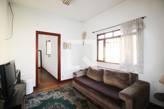 Corredor de casa para alugar com 3 quartos, 177m² em Indianópolis, São Paulo