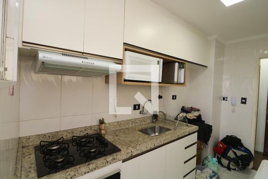 Cozinha de apartamento à venda com 2 quartos, 54m² em Vila Antonieta, São Paulo