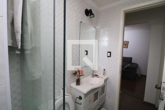Banheiro de apartamento à venda com 2 quartos, 54m² em Vila Antonieta, São Paulo