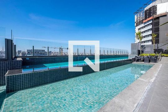Área comum - Piscina de kitnet/studio para alugar com 1 quarto, 31m² em Pinheiros, São Paulo