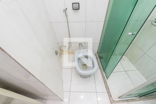 Banheiro de apartamento à venda com 2 quartos, 60m² em Olaria, Rio de Janeiro