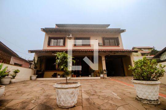 Fachada de casa à venda com 3 quartos, 234m² em Partenon, Porto Alegre