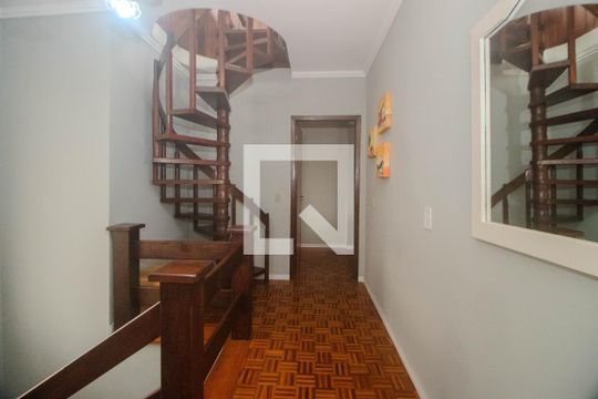 Escadas de casa à venda com 3 quartos, 234m² em Partenon, Porto Alegre