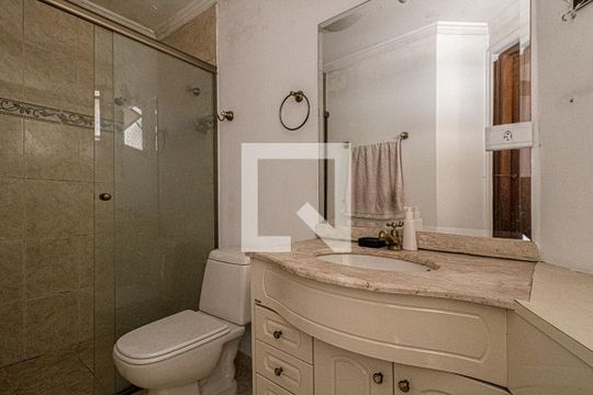 Banheiro suíte  de apartamento para alugar com 1 quarto, 56m² em Aclimação, São Paulo