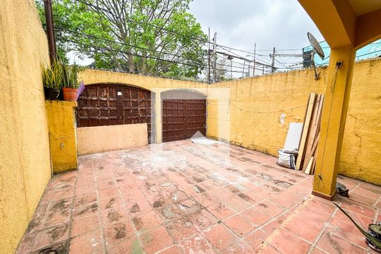 Garagem de casa à venda com 3 quartos, 226m² em Jardim Cruzeiro, São Paulo