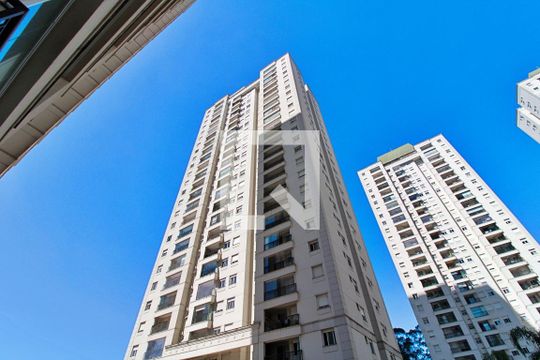 Fachada de apartamento para alugar com 3 quartos, 70m² em Vila Suzana, São Paulo