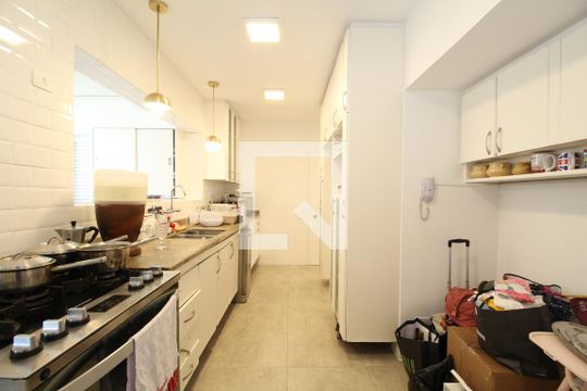 Cozinha de apartamento à venda com 4 quartos, 202m² em Vila Suzana, São Paulo