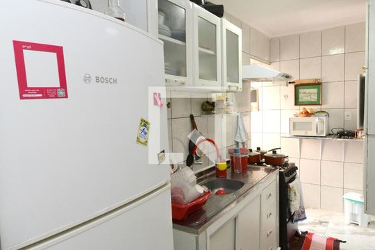 Cozinha de apartamento à venda com 2 quartos, 44m² em Jardim Cristal, São Paulo