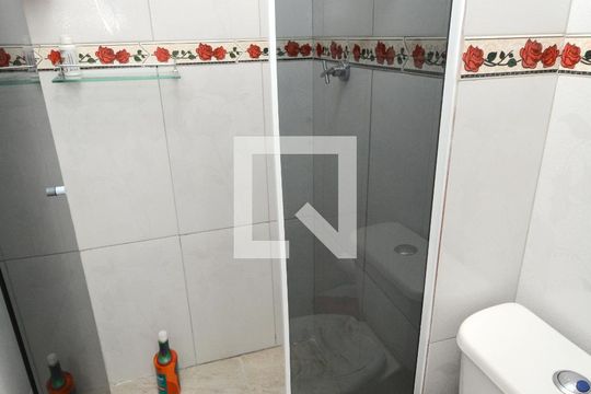 Banheiro de apartamento à venda com 2 quartos, 44m² em Jardim Cristal, São Paulo