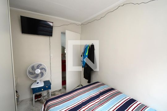 Quarto 1 de apartamento à venda com 2 quartos, 44m² em Jardim Cristal, São Paulo
